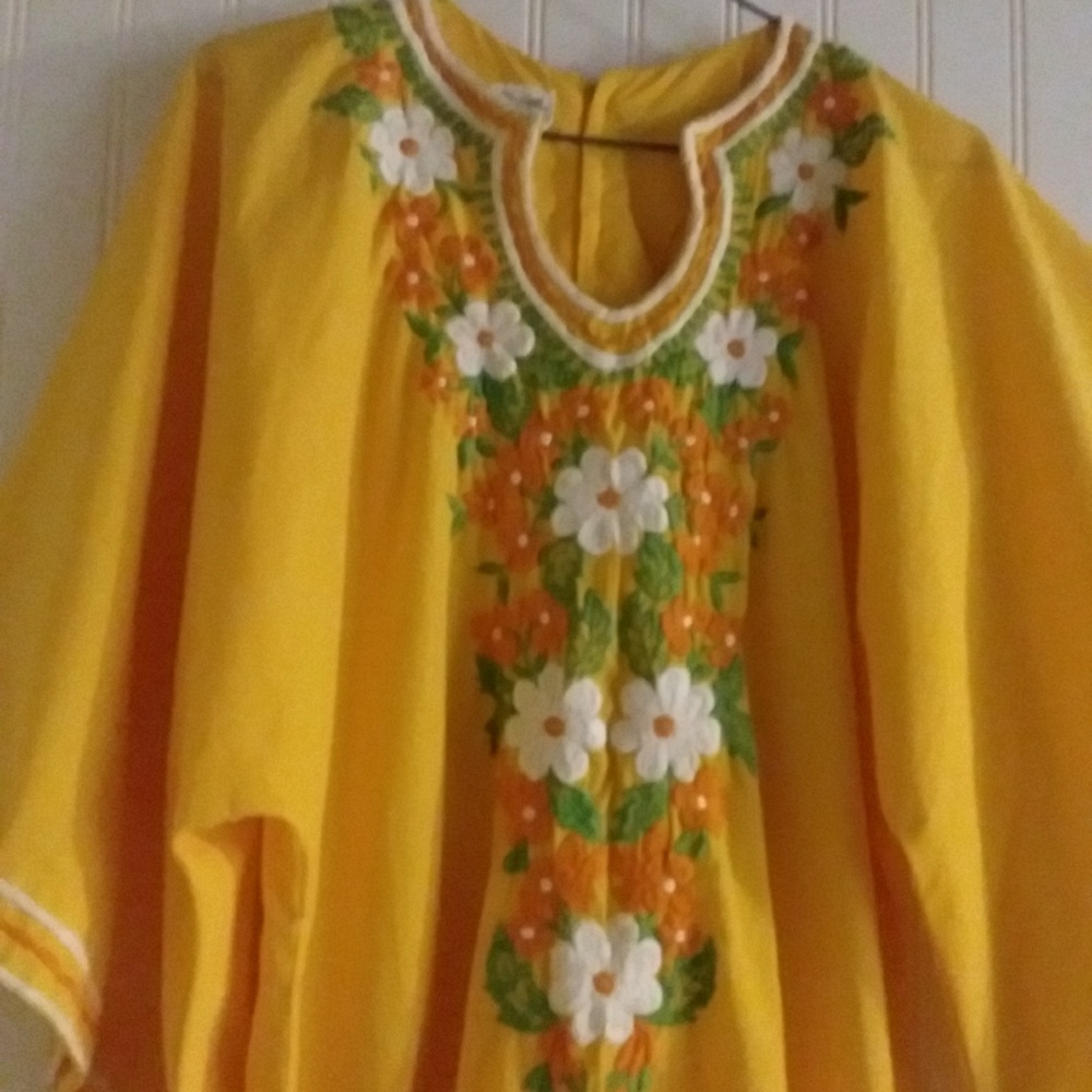 Embroidered Yellow Robe - Picture 2 of 6